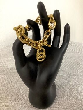 Women’s Gold Michael Kors braces 8 1/2 inches.  In excellent condition like new.